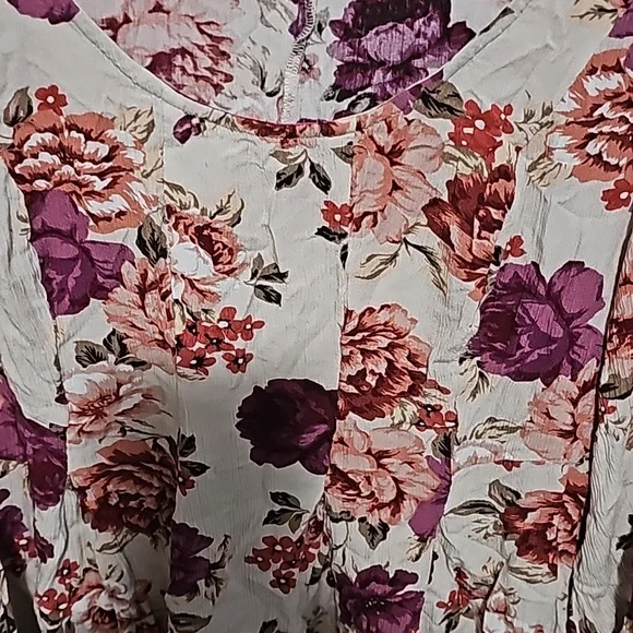 Like new, torrid blouse with pink and maroon flowers. - Picture 2 of 6